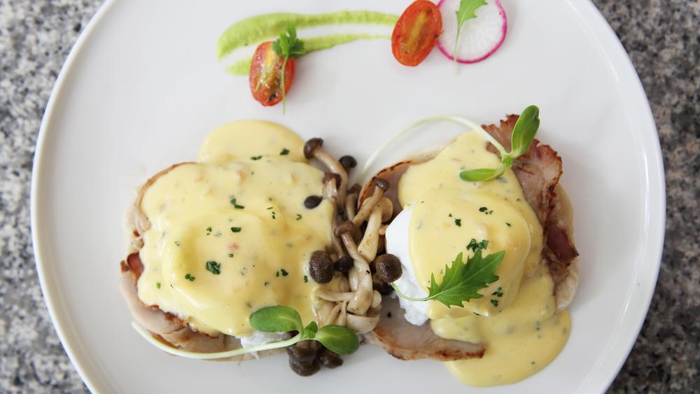 Eggs Benedict with Portobello Mushrooms | Atkins Low Carb Diet